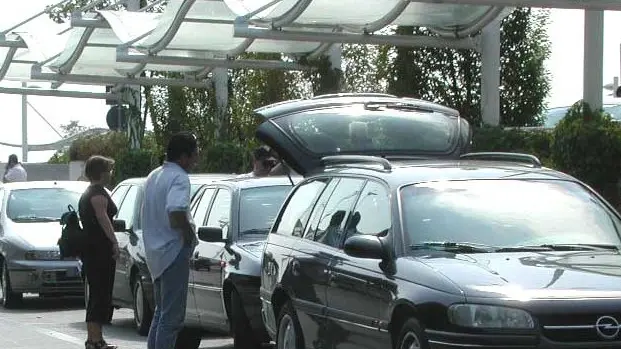 Tessera: parcheggi in aeroporto. Mion 08-08-00 Light Image.
