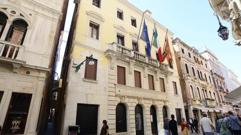 Interpress/M.Tagliapietra Venezia 22.04.2018.- Negozi. Prossima apertura Saint Laurent. Calle Larga XXII Marzo.