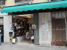 Da fruttivendolo a negozio di borse cinesi