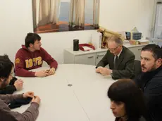 Comitato ASC occupa la sede della Veritas di Mestre per protestare contro il taglio dell'acqua nelle case ATER occupate - nella foto incontro con Callegaro