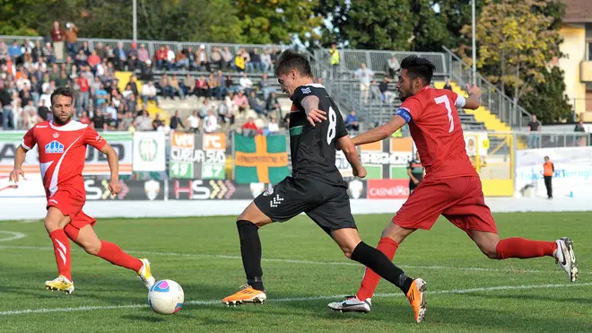 (CRUCCU) PORTOGRUARO 13/10/2013 MATTEO BOEM VENEZIA (MAGLIA NERA) VS SUDTIROL N¡8 CALAMAI (VENEZIA)