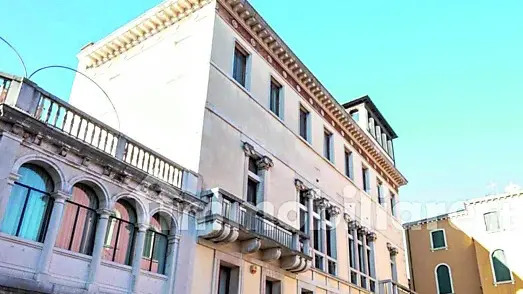 Il palazzo in vendita su immobiliare.it