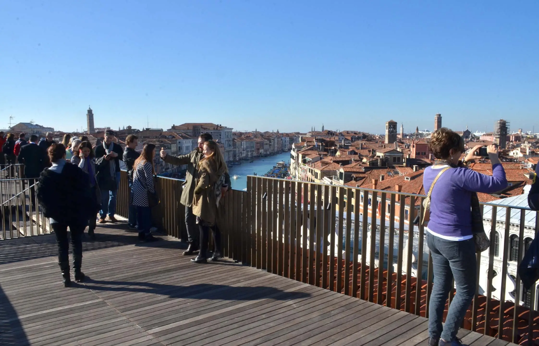 La terrazza di T Fondaco, tra i principali luoghi di attrazione della citta