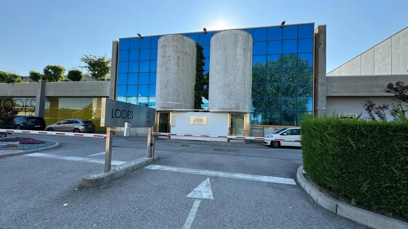 Il parcheggio dell'azienda in cui lavora il papà della bimba morta in auto