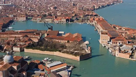 L'area dell'Arsenale della serenissmia, riassegnata in gran parte alla città dopo decenni di battaglie. Di questa però una grande pozione è stata riassegnata dal Comune a militari e alla Biennale
