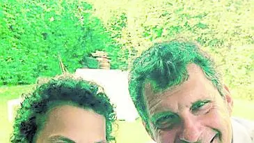 Fabrizio Frizzi e Valeria Favorito, la veronese di 30 anni alla quale Frizzi donò il midollo osseo nel 2000 mentre stava girando una fiction, salvandole la vita, in un'immagine tratta dal profilo facebook della ragazza. +++ ATTENZIONE LA FOTO NON PUO' ESSERE PUBBLICATA O RIPRODOTTA SENZA L'AUTORIZZAZIONE DELLA FONTE DI ORIGINE CUI SI RINVIA +++