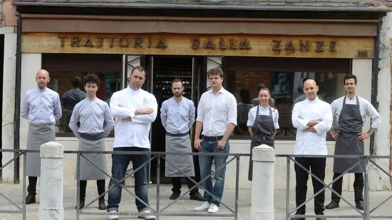 La batteria e gli chef di "Zanze XVI" ai Tolentini, il giorno dell'inaugurazione