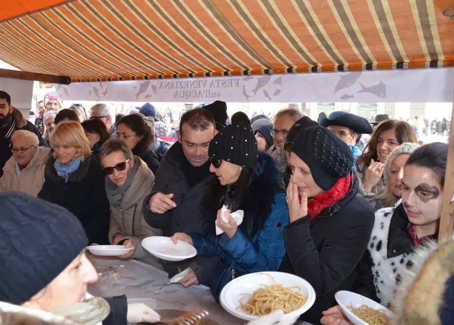 Interpress/Gf.Tagliapietra.Venezia,24.01.2016.- Carnevale.ristoro in rio di cannaregio