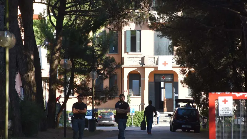 Polizia al centro della Croce Rossa a Jesolo