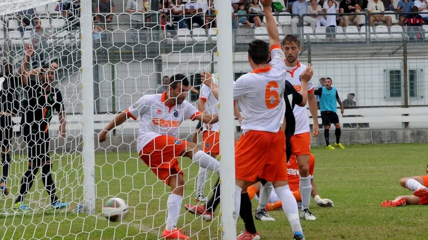 Interpress/Mazzega Cruccu Venezia, 31.08.2014.- Calcio Stadio P.L.Penzo FBC Unione Venezia/AC Renate.- Nella foto il secondo gol del Venezia realizzato da Carcuro Davide