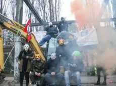 Foto Agenzia Candussi/ Scattolin/ Mestre, parco della Bissuola/ Il comitato degli studenti medi protesta contro l'abbattimento dei cubi