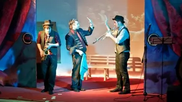 Zigan Cafè oggi e domani in concerto acrobatico
