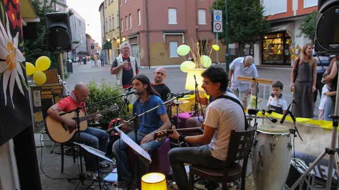 Caneve Fest in via Caneve, Mestre - Il ristorante l'Ombra del Gabbiano ospita il concerto degli Altaloma