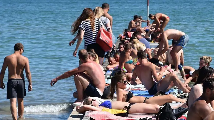 DE POLO - DINO TOMMASELLA - JESOLO LIDO - LA SPIAGGIA GREMITA DI BAGNANTI