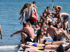 DE POLO - DINO TOMMASELLA - JESOLO LIDO - LA SPIAGGIA GREMITA DI BAGNANTI