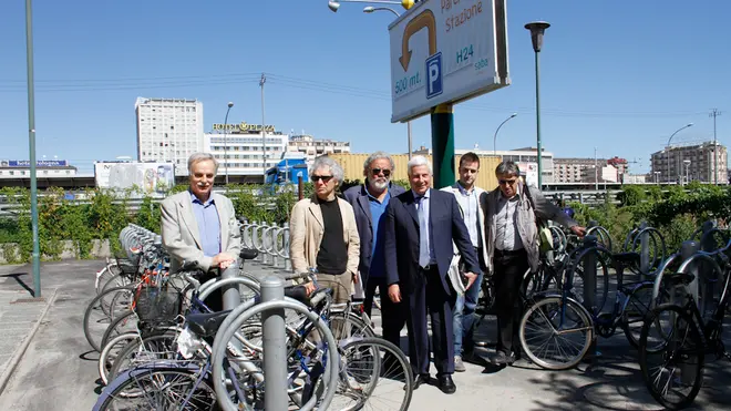 Inaugurazione nuovo parcheggio bici in Via Ulloa, Marghera. nella foto da sinistra: Bergamo, Bettin, Marangon, Dal Corso, Venturini .