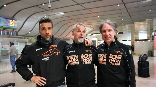 Rientro della Venice Marathon Running Team da Boston. Nella foto da sinistra: Paolo Simionato, Roberto Soggiu e Alessandro Rossi.