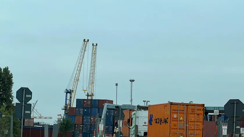 Gru ferme a Porto Marghera per lo sciopero a oltranza