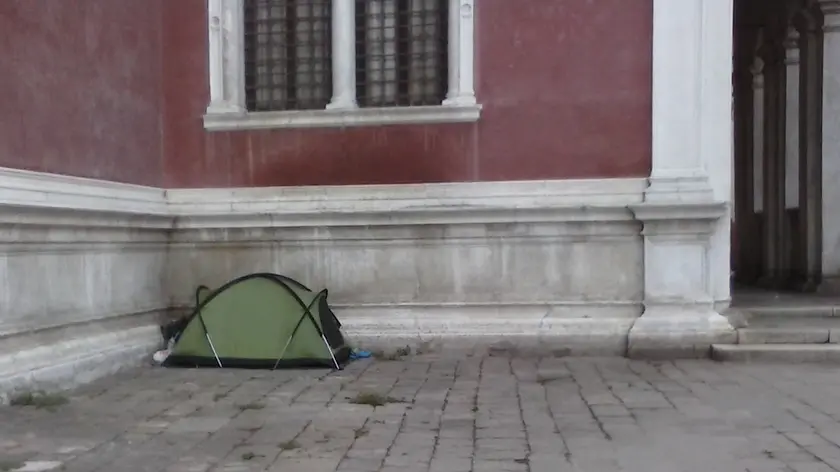 La tenda in campo San Rocco