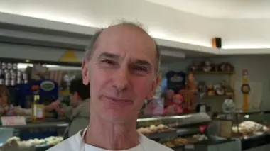 Oscar Bonaldo nella sua pasticceria