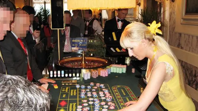 CASINO' DI VENEZIA A CA' VENDRAMIN CALERGI EUROPEAN DEALER CHAMPIONSHIP CAMPIONATO EUROPEO DEI CROUPIER..Nella foto Monika Arendarska (Polonia) - La roulette al casino'