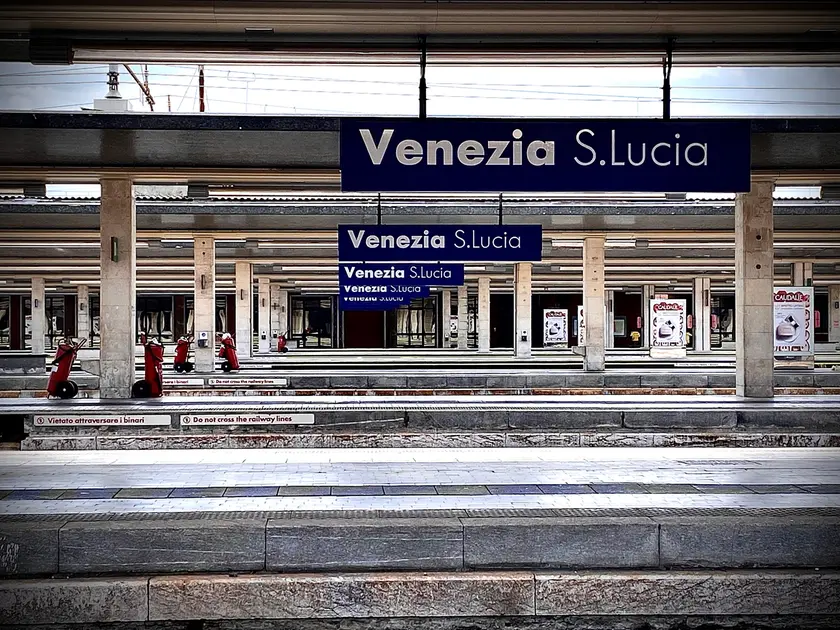 Capotreno rapinata in stazione a Venezia