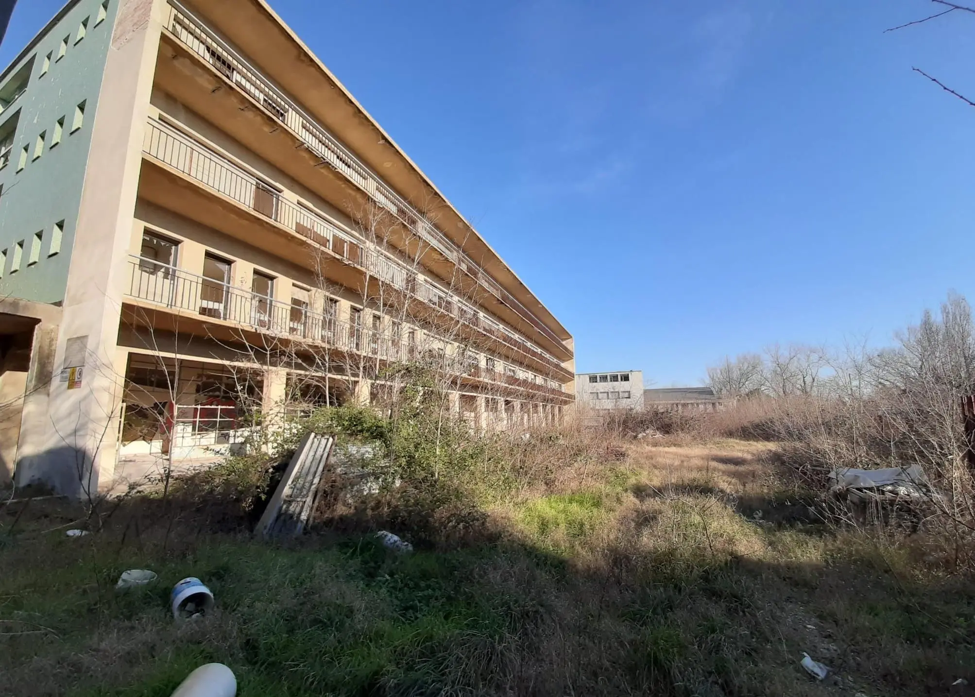 I palazzi abbandonati dell’ex colonia Padova, agli Alberoni