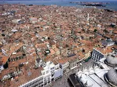 Demanio: Veduta dall'alto verso le isole di San Michele e di Murano. In basso a destra le cupole della Basilica di San Marco. ©ÊAndrea MEROLA