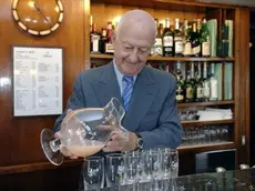 Arrigo Cipriani, owner of Harry's Bar, pours the bar's famous Bellini drink in his bar in Venice, northern Italy, in this June 16, 2006 photo made available Monday, April 7, 2008. Ernest Hemingway didn't have to worry about a strong euro, but Americans in Venice these days do, so the novelist's old haunt is giving U.S. tourists 20 percent off. The classy, pricey restaurant near St. Mark's Square was sporting a sign Monday, April 7, 2008, telling Americans they'll get the discount on all the items on the menu. The notice cites Americans' economic woes linked to the subprime loan crisis. (AP Photo/Luigi Costantini)