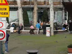 Mendicanti in piazza Donatori di sangue