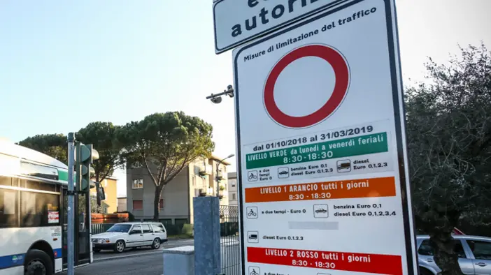 Foto Agenzia Candussi / FERRAZZA / Mestre/ MESTRE INQUINAMENTO E PM 10.