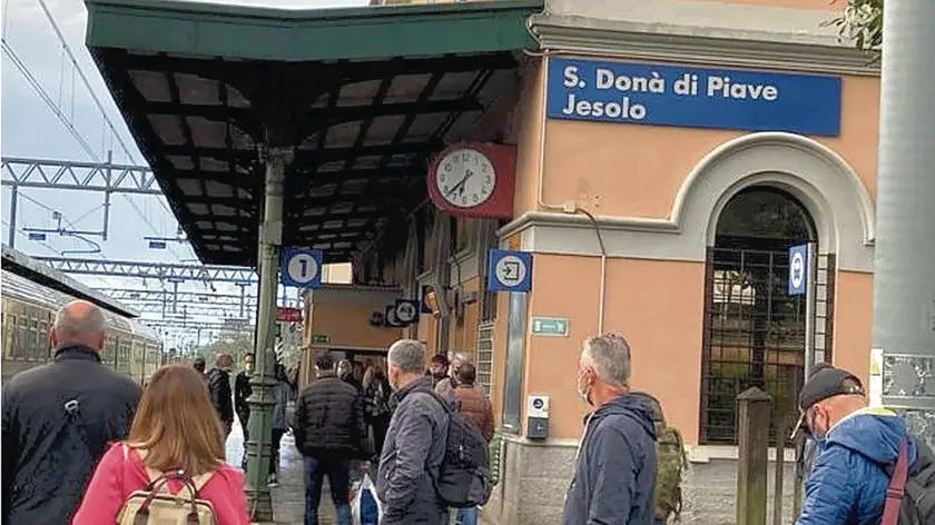 La stazione di San Donà: la Lega lancia l’allarme droga tra i binari