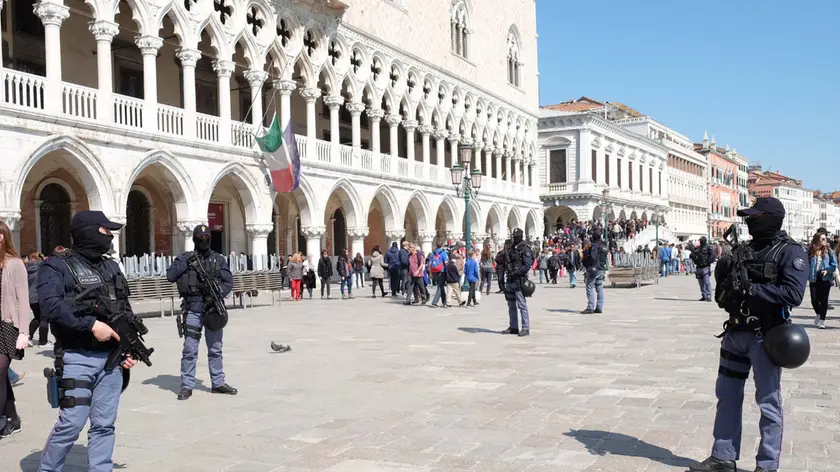 Le pattuglie antiterrorismo sono schierate già da alcuni giorni in piazza San Marco