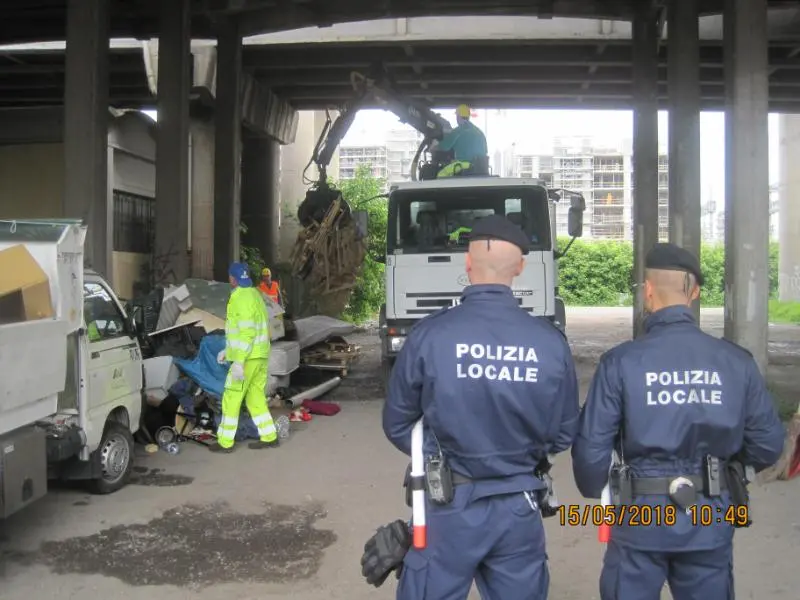 Sgombero sotto il Cavalcavia di mestre