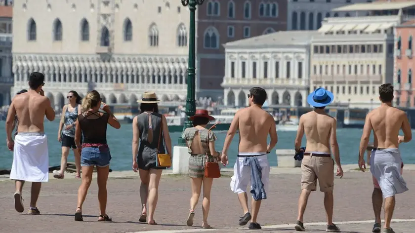 Interpress/M.Tagliapietra Venezia 27.08.2016.- Turisti a torso nudo.