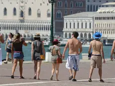 Interpress/M.Tagliapietra Venezia 27.08.2016.- Turisti a torso nudo.